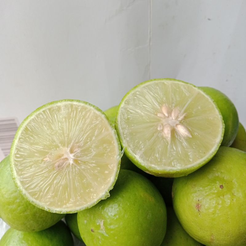 

jeruk nipis segar langsung petik dari pohon 500g