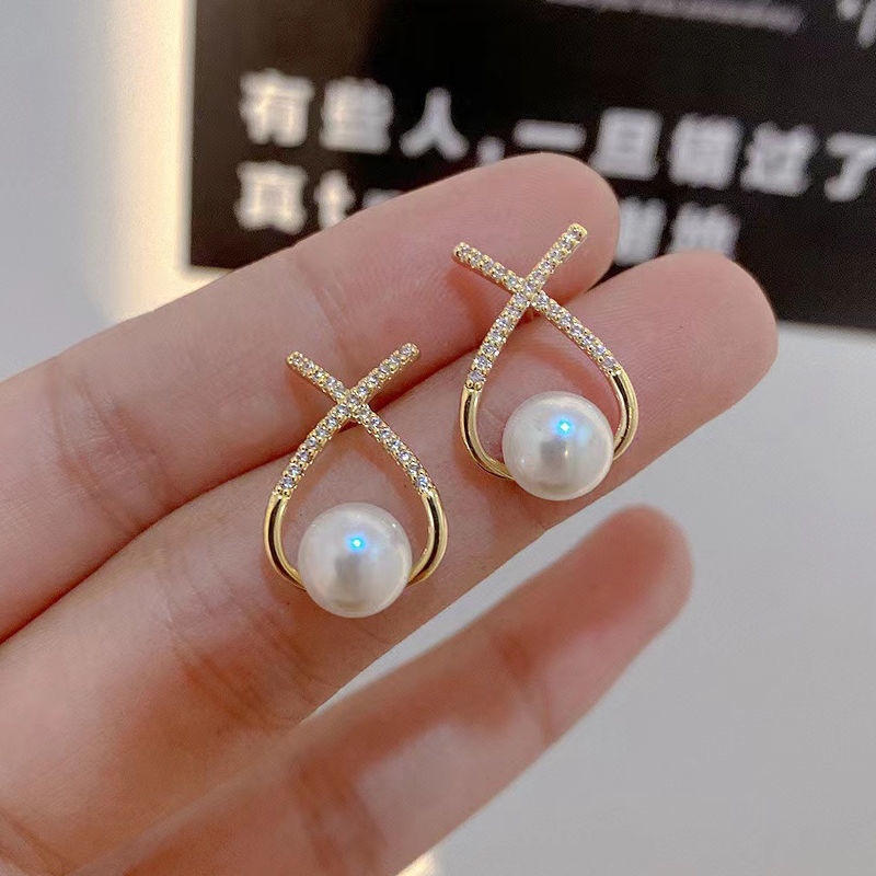 Anting Mutiara Desain Tulisan Hello Gaya Retro Untuk Wanita