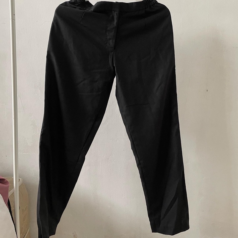 Preloved Celana Hitam