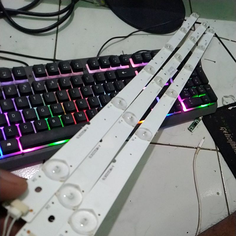 BL - backlight lampu tv sharp 32le265 satu set