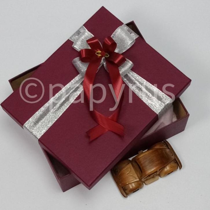 

Limited Stock|SQ36|Papyrus 22,5x27,5 Tinggi 10cm Kotak Kado Gift Box