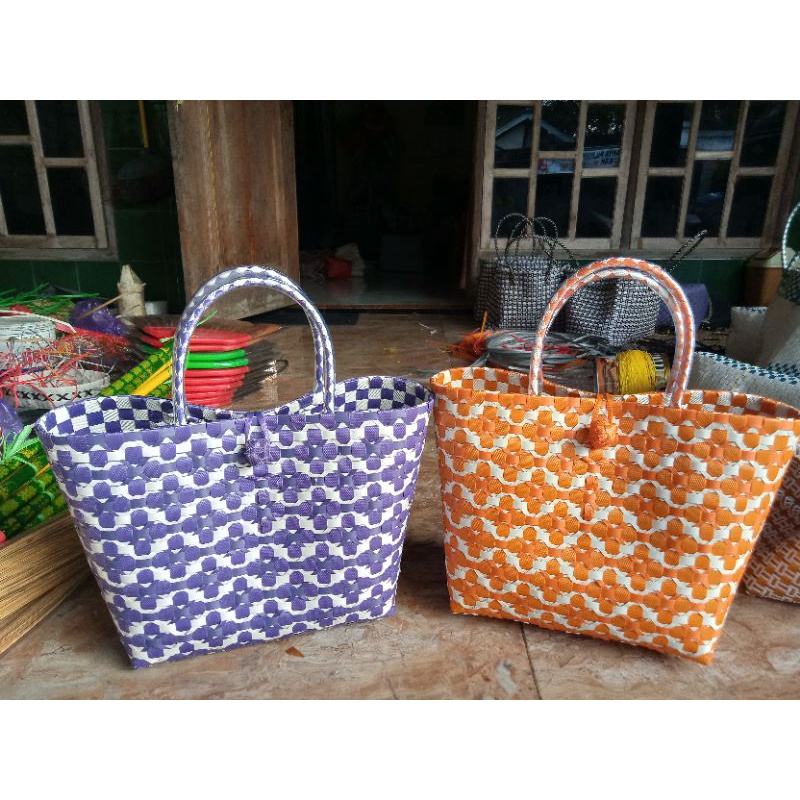 Tas Anyaman Embos Motif