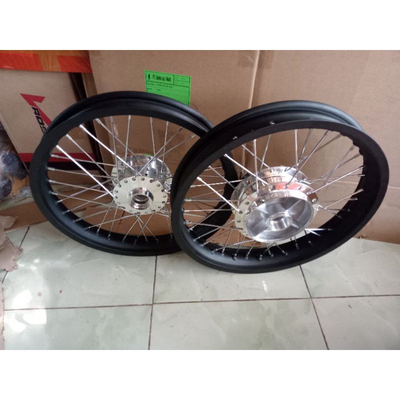 velg Jari jari Megapro new/cb 150.r old tapak lebar 215/185x17
