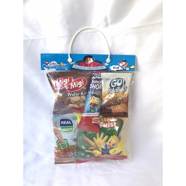 

Paket Snack Ulang Tahun 5.500, Snack Ulang Tahun Custom Nama dan foto, Snack Ultah Murah