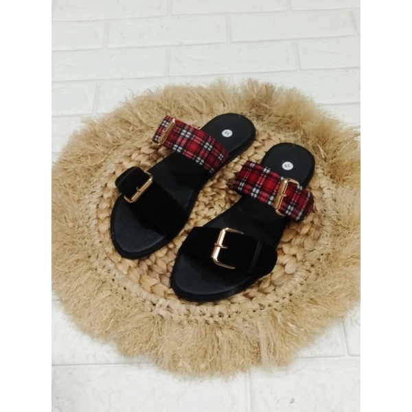 Sendal flat Flatform gesfer motif kotak&quot; sendal santai terlaris