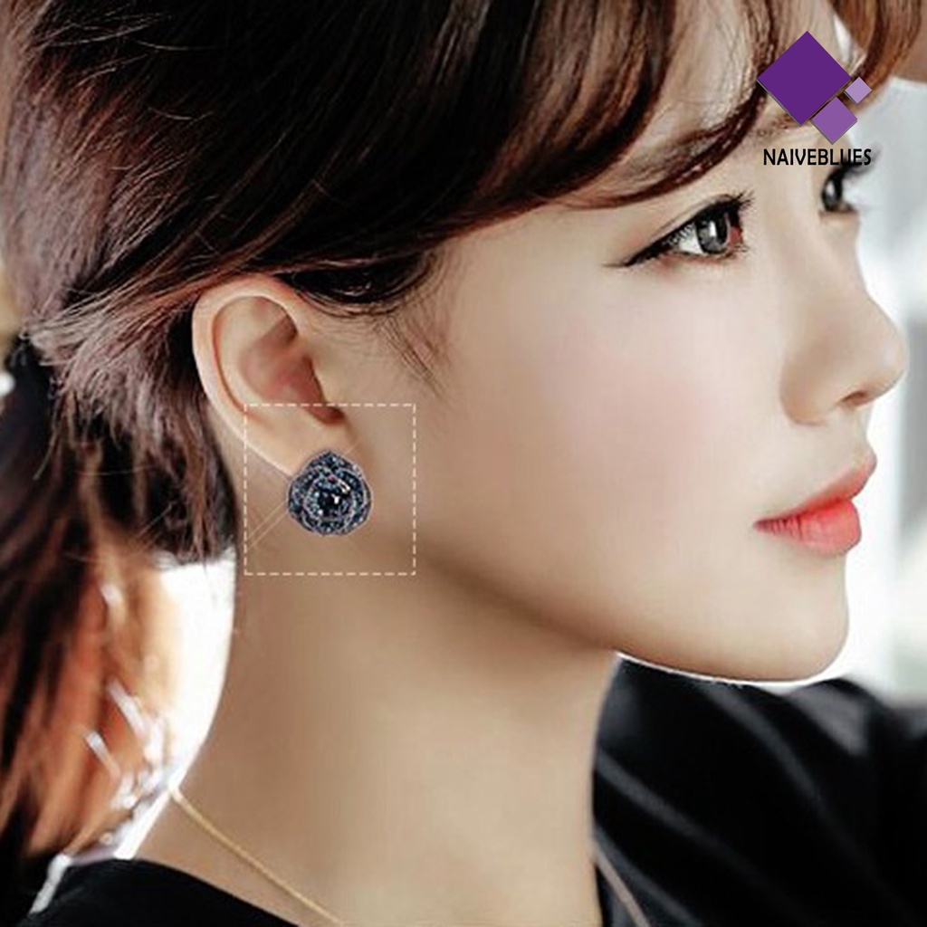 Anting Stud Desain Bunga Biru Aksen Berlian Imitasi Untuk Wanita