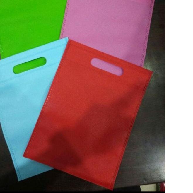 

✥ 100 pcs tas kain uk 20x26 - goodie bag oval - tas souvenir - tas parfum - tas ➢