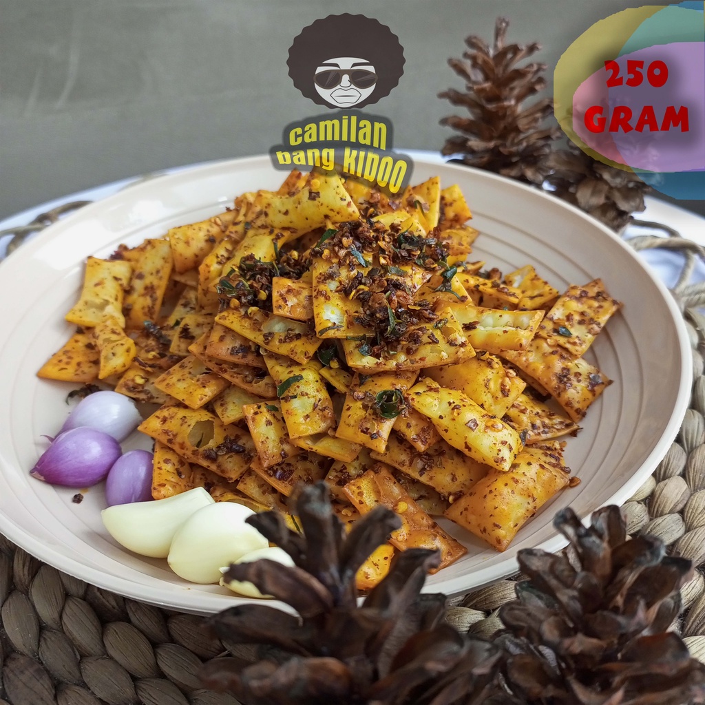 

CAMILAN PEDAS - KRIPIK PANGSIT KRIWIL /PANGSIT GORENG PEDAS GURIH DAUN JERUK 250 GRAM