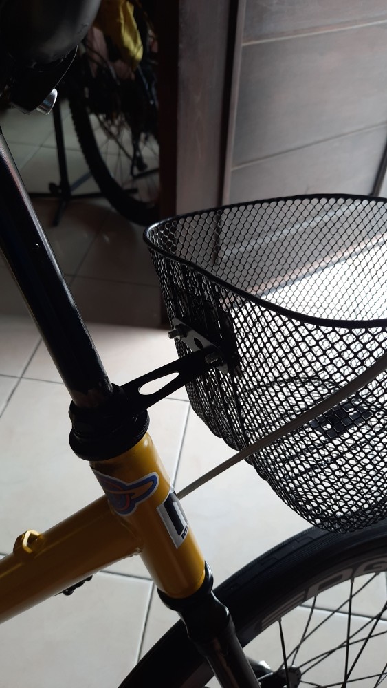 Hanger/tempat Dudukan Keranjang Sepeda