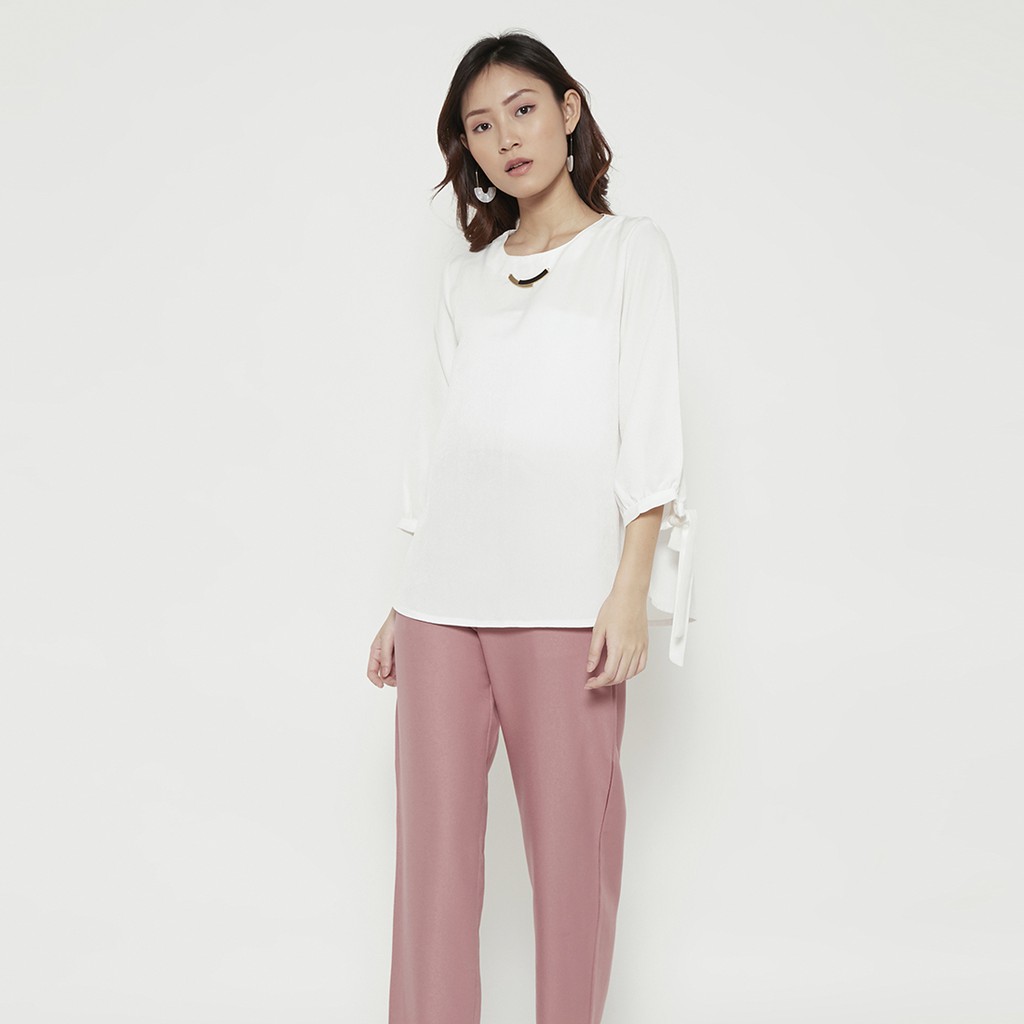 IE.DEMODE Ethereal Blouse Wanita Atasan Putih Polos Kerja Kantor Basic Lengan 3/4 Putih-3