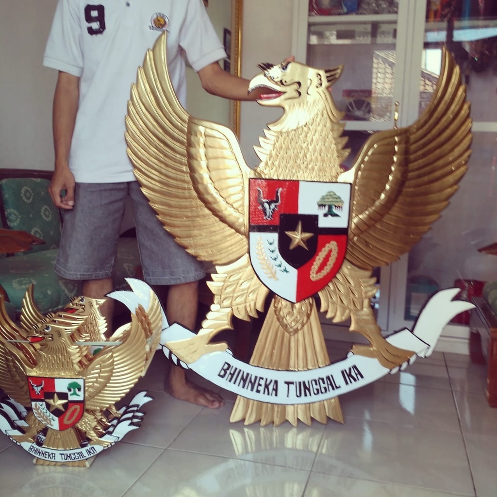 

Lambang Garuda Ukiran Kayu Size 1 Meter Jumbo