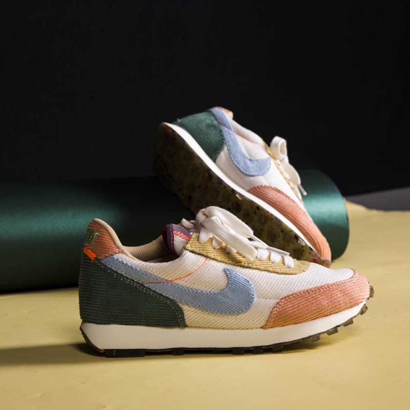 NIKE DAYBREAK CORDUROY