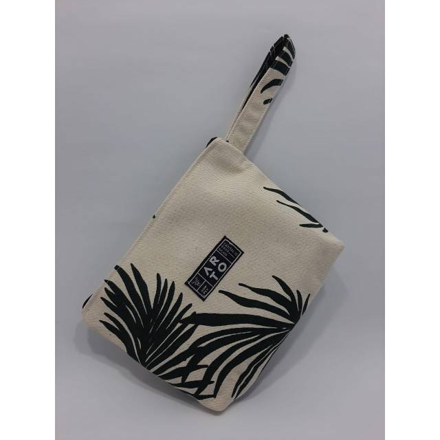 

Arto Pouch Palm Leaf