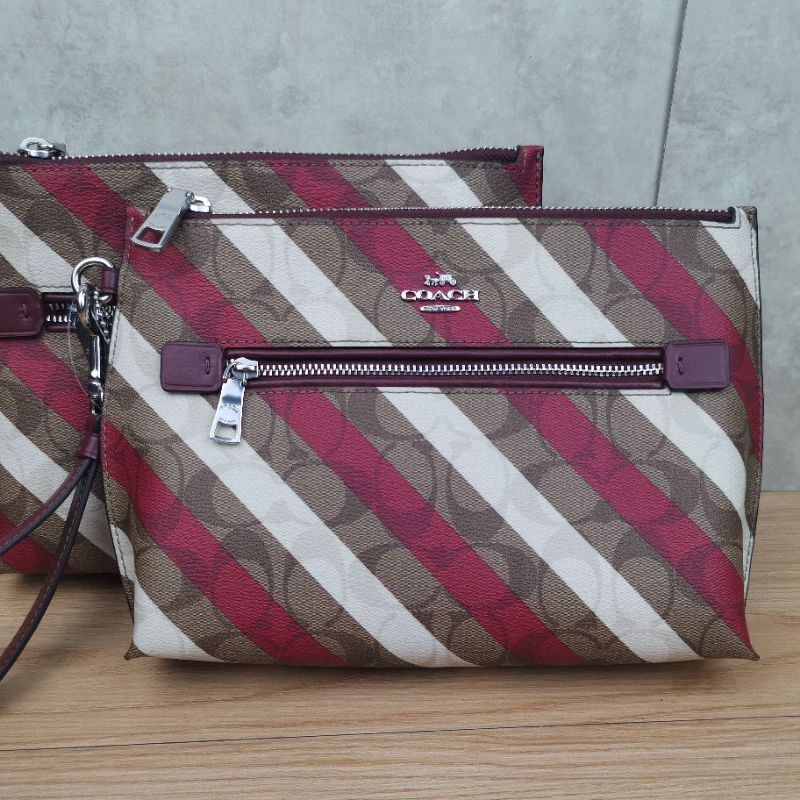 coach  extra large cluth