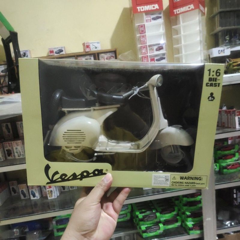 DIECAST MINIATUR MOTOR VESPA 150 VL 1T 1:6 besar bahan besi