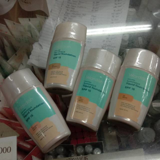 Wardah Luminous Liquid Foundation