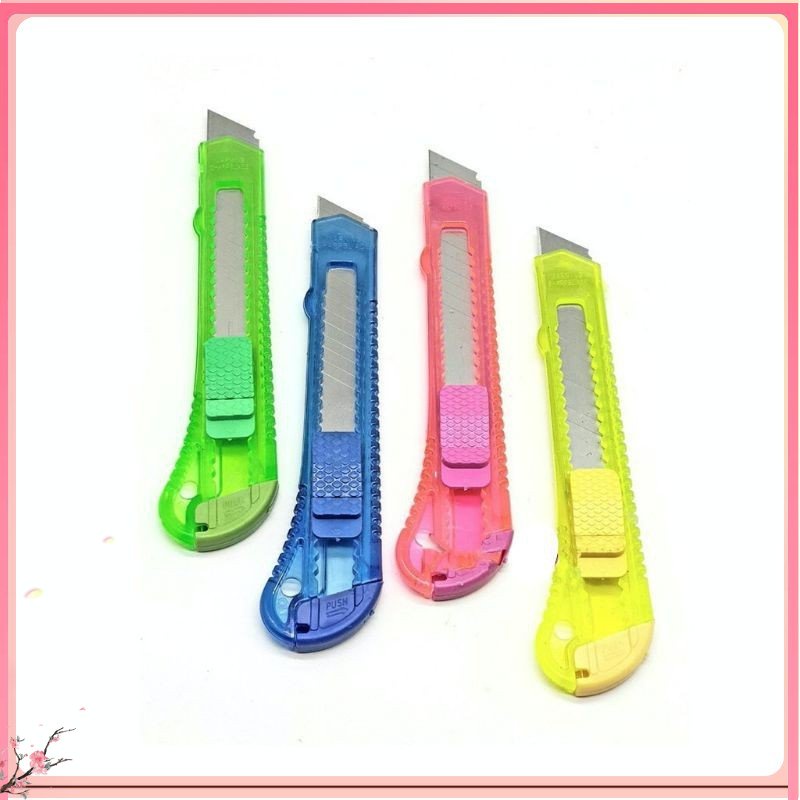 

pisau cutter sedang