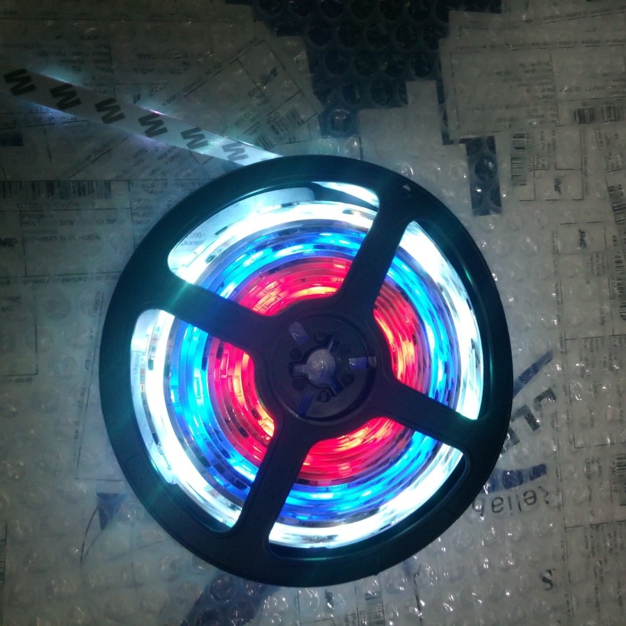 LAMPU STRIP RGB 5050 WARNA WARNI RUNNING NYALA OTOMATIS SET + ADAPTOR 4METER
