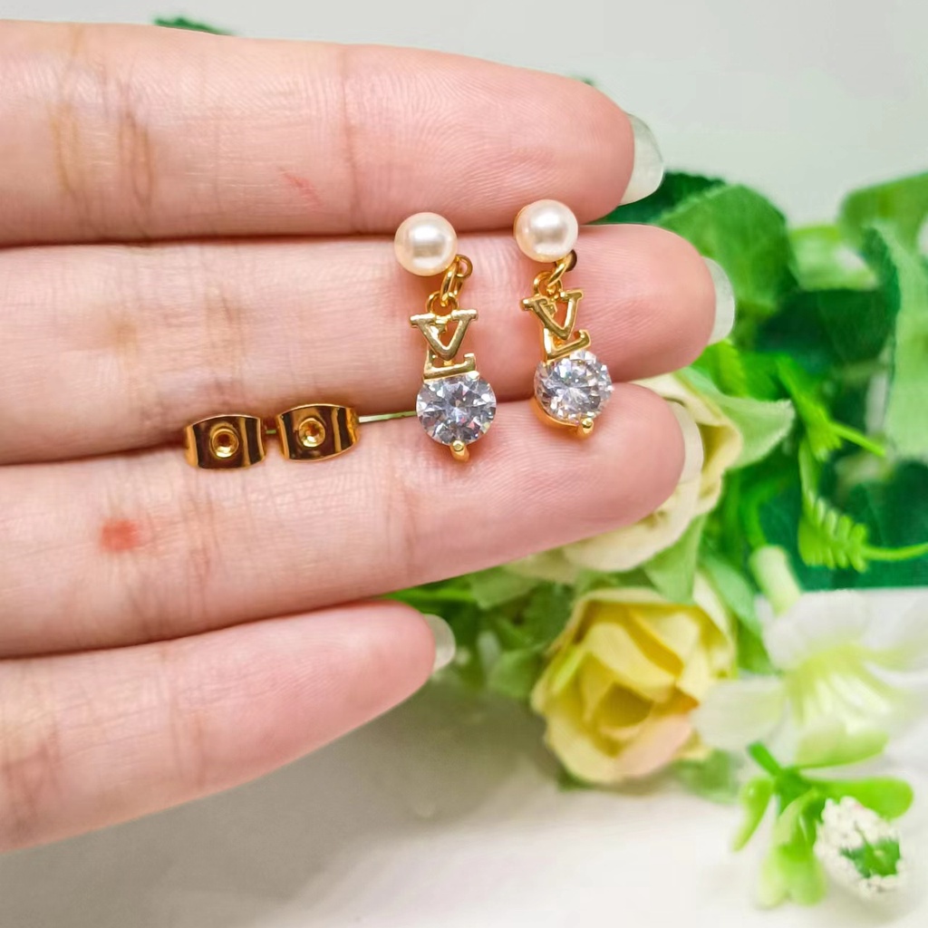 Earring Anting Fashion Wanita  Ear studs earrings