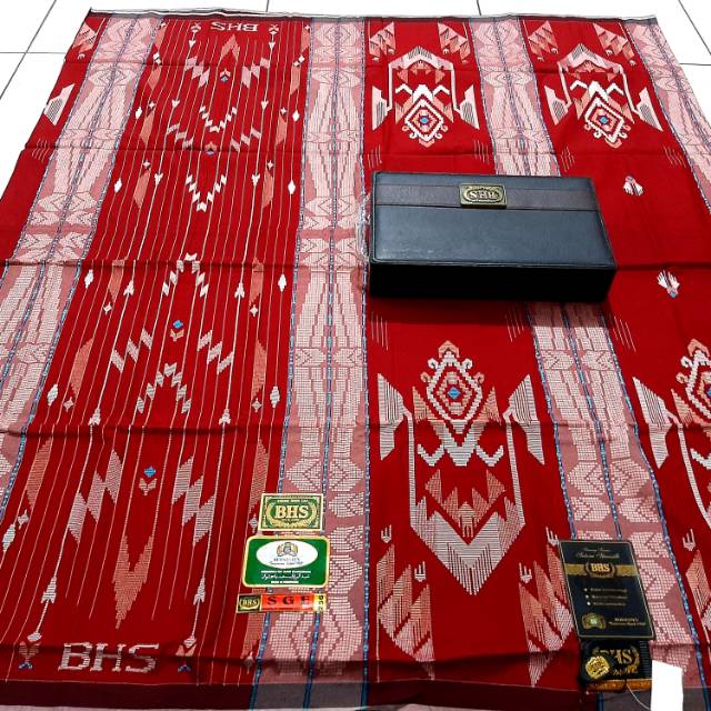 Sarung BHS SGE Full Sutra Gold Spunsilk 210 Merah Tua corak Azmat limited