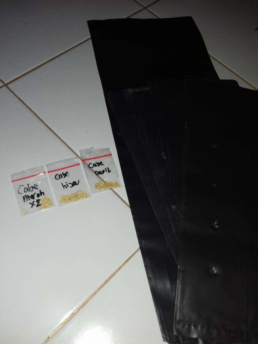 1 Lembar Polybag Ukuran 37cm X 51cm.