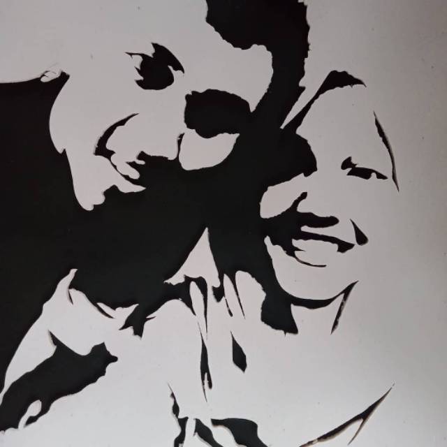 ukir wajah siluet timbul