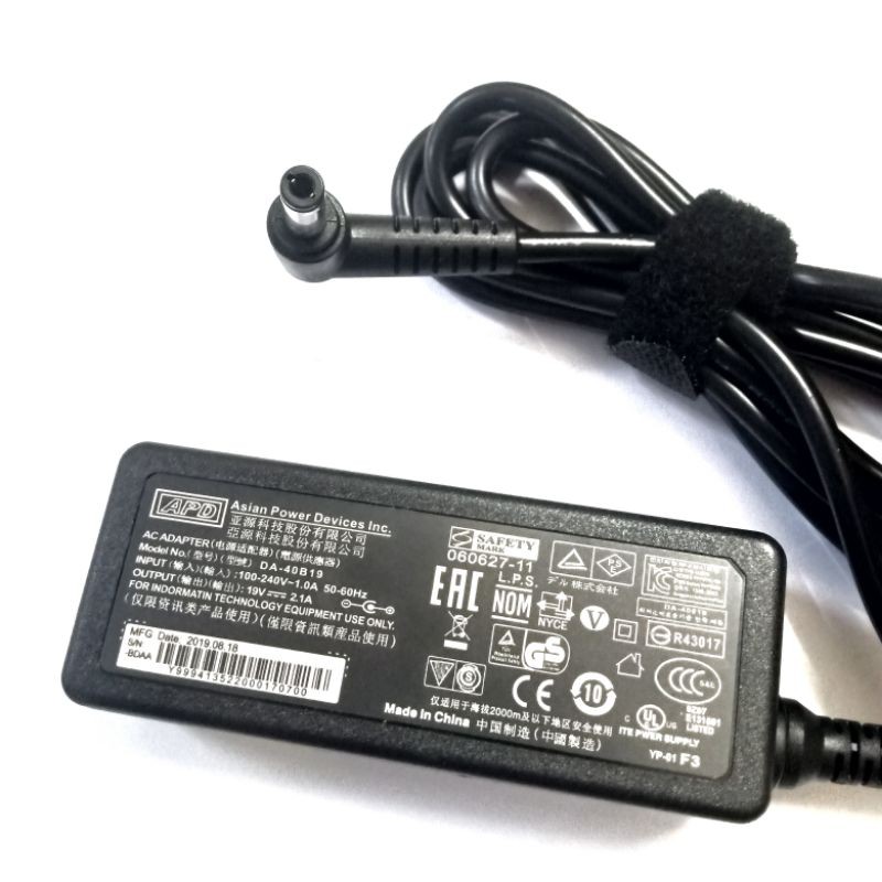 Adaptor Charger Casan Laptop Original Acer Aspire 14 Z1401 Z1402 19V 2.1A 65W