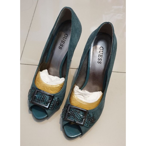SEPATU GUESS ASLI