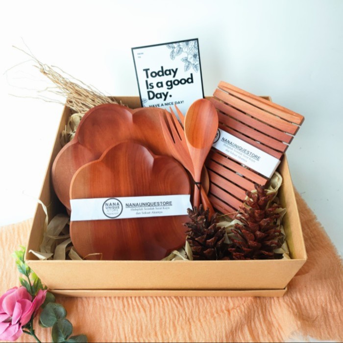 

Flower Hampers Set Hampers Kayu Estetik Kado Ulang Tahun Pernikahan