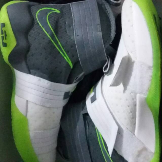 Sepatu basket lebron soldier 10 sfg
