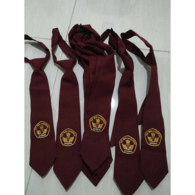 AM Promo   Dasi SD bordir logo tutwurihandayani