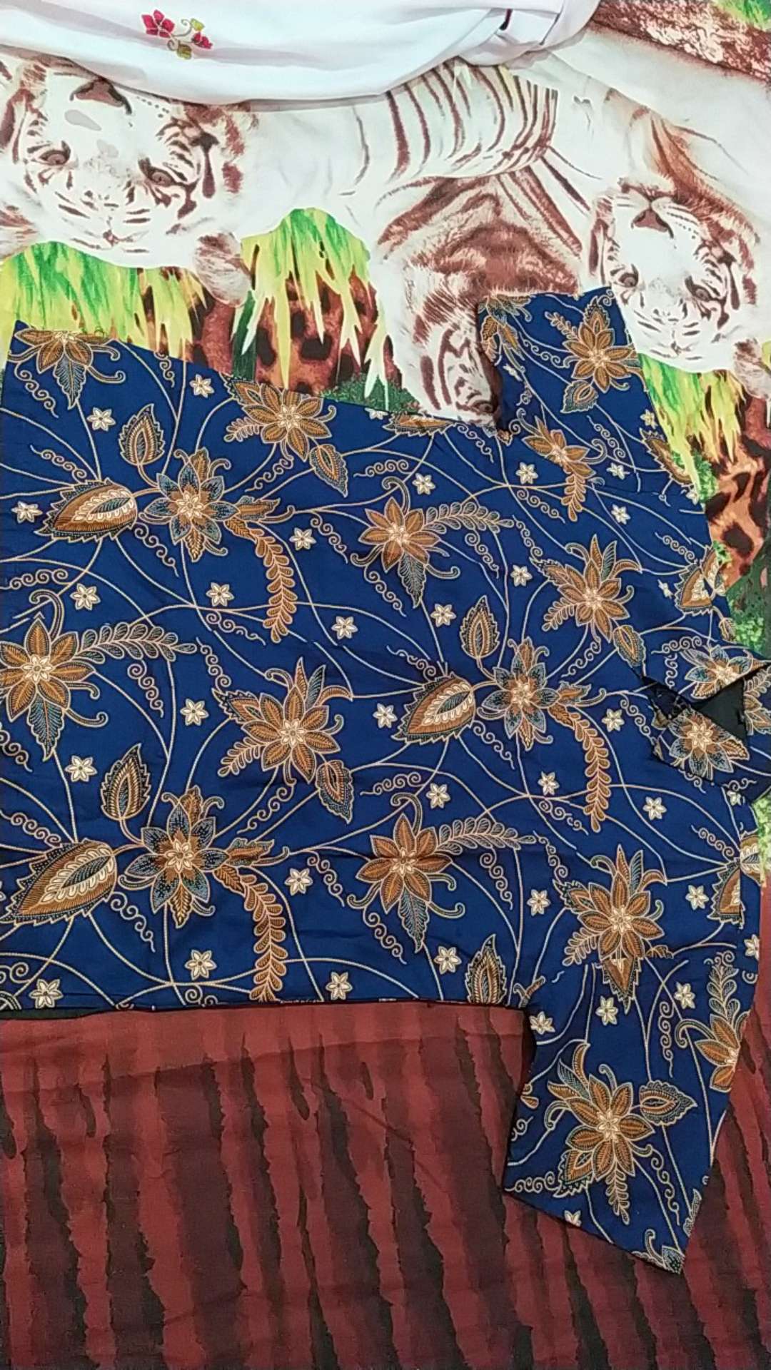 Batik Solo Kembang Biru Pendek Kemeja Pria Katun Halus Sragenan Full Furing