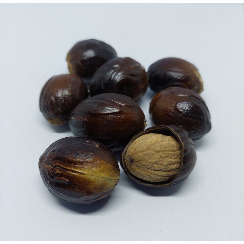 

50 gr biji pala utuh/ masih dengan kulit/bumbu masak/biji pala kering/nutmeg whole