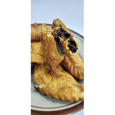 

karipap coklat keju