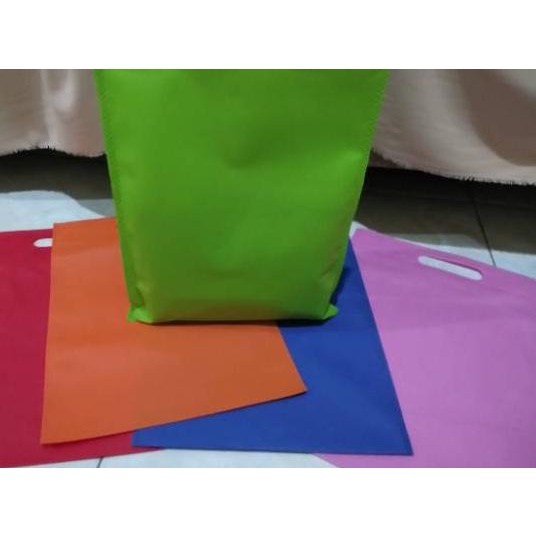 

✬ Goodie bag Oval 25x35 (Paket ekonomis 100pcs) Mix warna ►