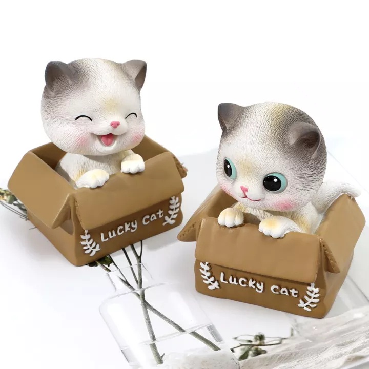 Pajangan Per Dasboard Mobil Hiasan Mobil Bobble Head Action Figure Lucky Cat Termurah/Dashboard Dasbor Mobil Kucing Lucky Cat/Pajangan Mobil Kucing/KUCING KARDUS/dasbor Mobil Kucing Lucky Cat