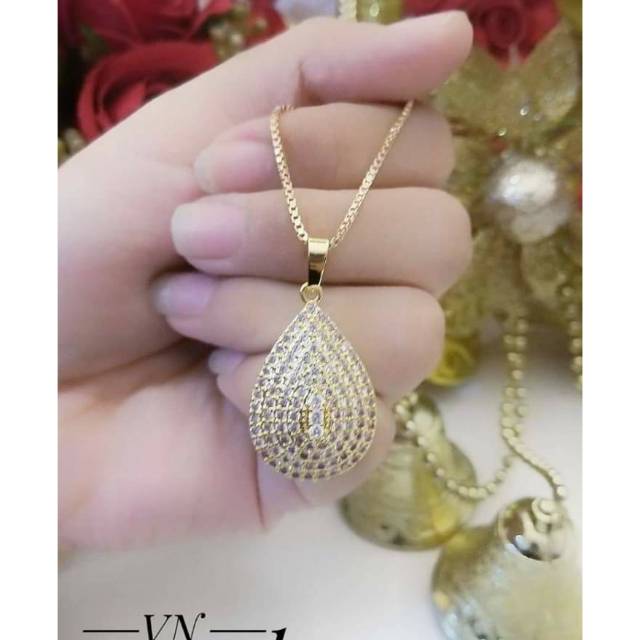 Kalung liontin bulat oval permata