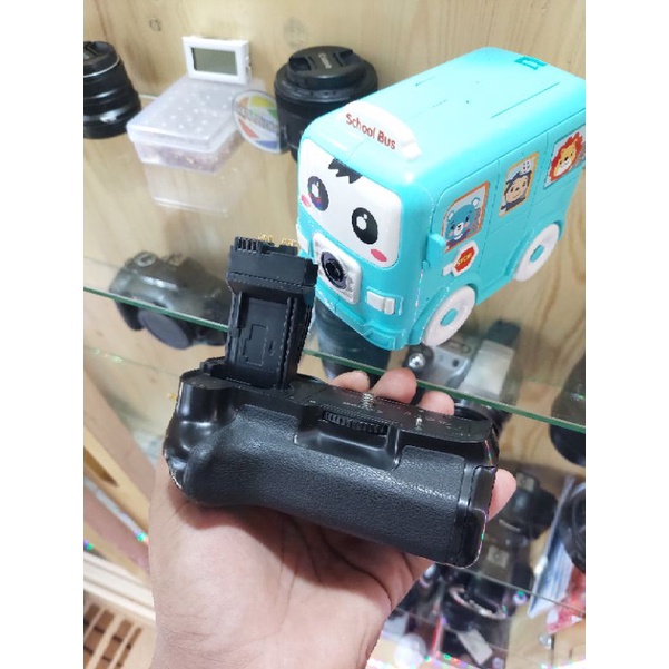BATERAI GRIP FOR CANON 550D 600D 650 700D