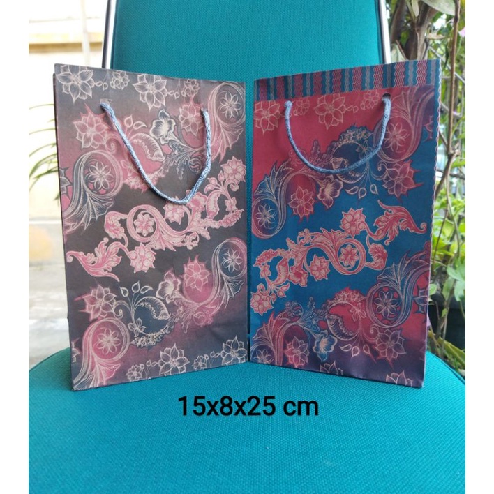 

Paperbag Motif Batik Murah uk 15x8x25 / Paperbag Hajatan / Tas Kertas Roti Hatari Teh Botol Murah