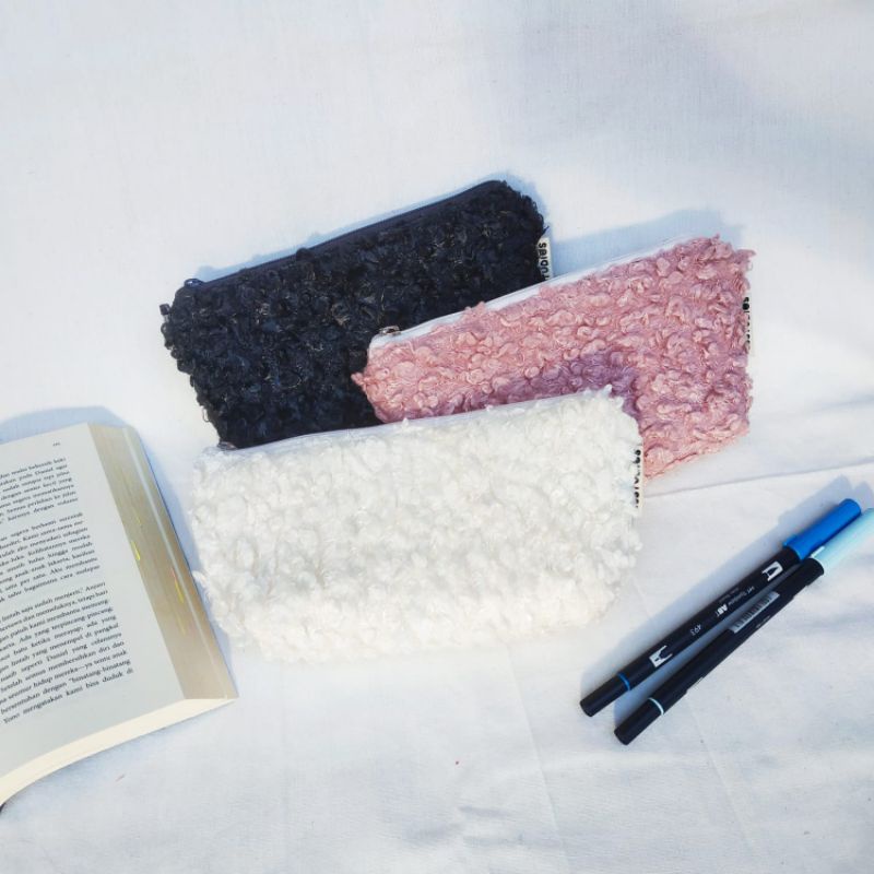 eystudios - Tempat Pensil Bulu / Fluffy Furry Pencil Case