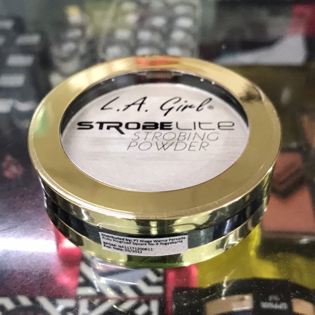 L.A Girl Strobe Lite Strobing Powder