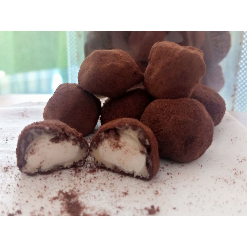 

marshmallow truffle & mede truffle (semi sweet)