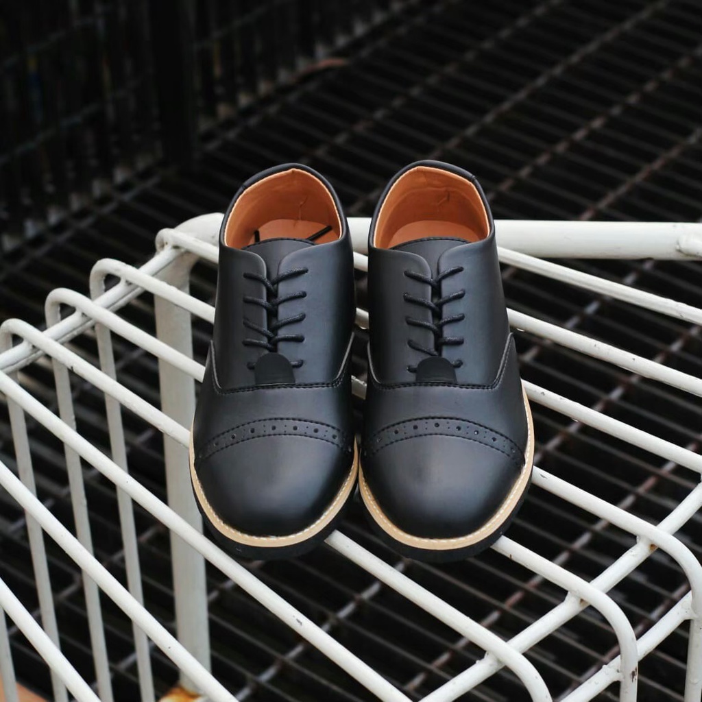 SepatuFormal Pantofel pria Resmi Formal Hitam Brown Casual Kantor Kuliah Pesta Kondangan Gereja Kerja PNS Guru Kulit Syntetic Gaya Trendy Terbaru Kekinian Murah RZ7606