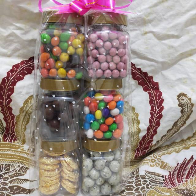 

Paket Lebaran Coklat 6 Toples
