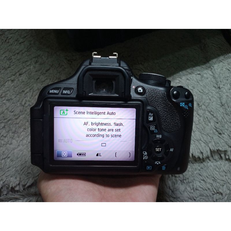 CANON EOS 600D BONUS MEMORY SIAP PAKAI MULUS BANYAK BONUSNYA-8