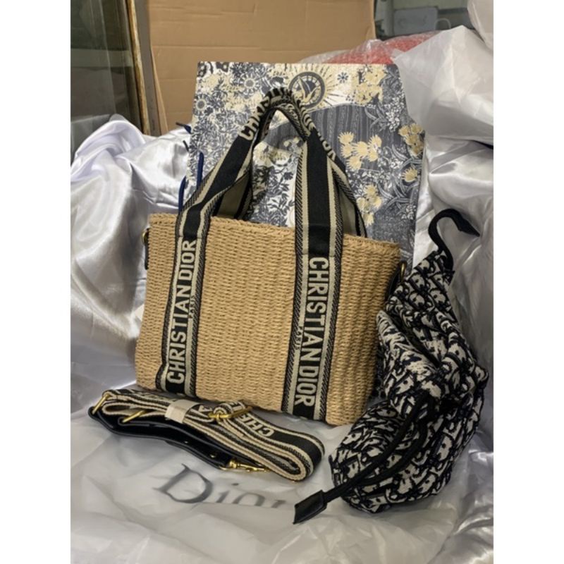 tas rotan crhistian dior anyaman
