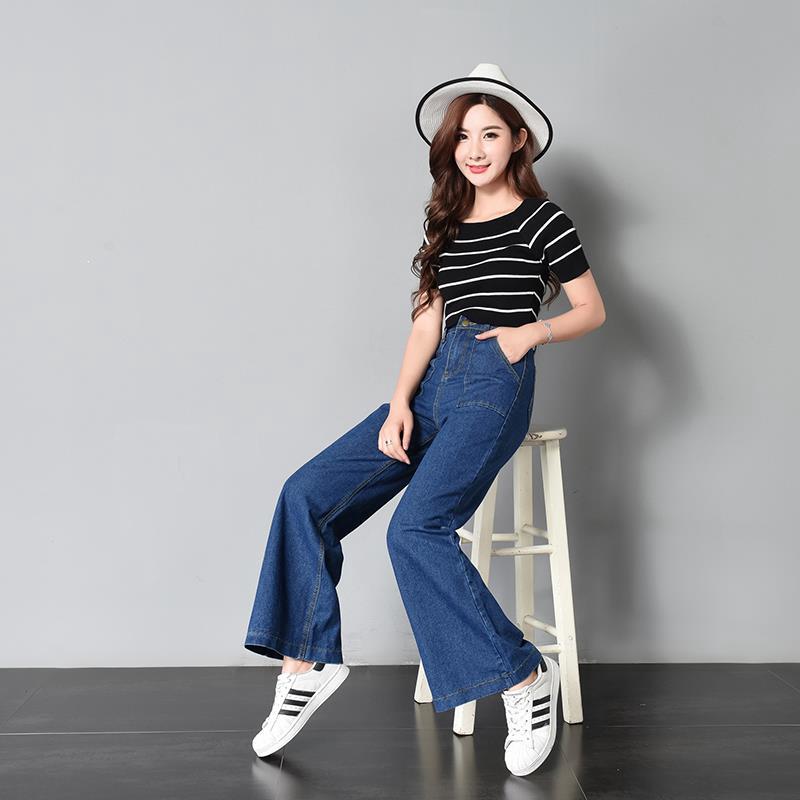  Celana  Jeans  Wanita  Model  High Waist dan Ripped  dengan 