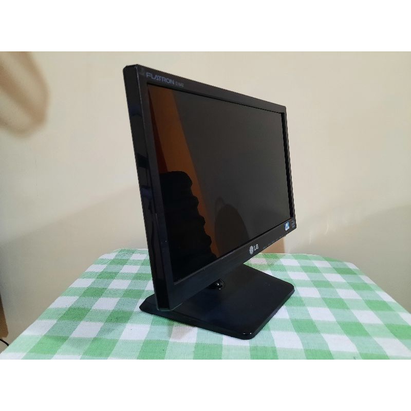 MONITOR 16 INCH LG LED ADAPTOR