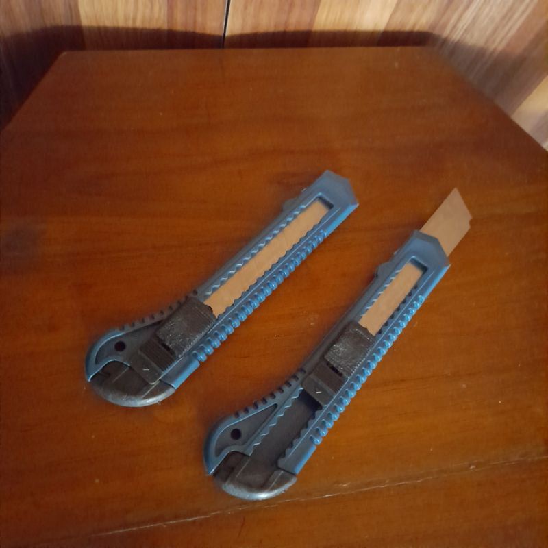 

Paper Cutter Pisau Kater Ukir Alat Pemotong Kertas Kardus Ukuran Sedang Murah Berkualitas