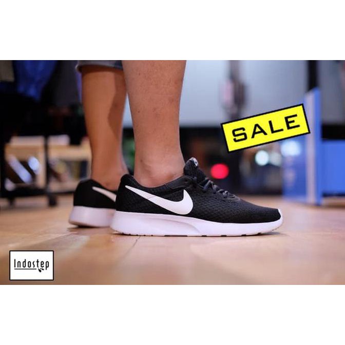 SEPATU NIKE ORIGINAL TANJUN BLACK/WHITE - HITAM, 44